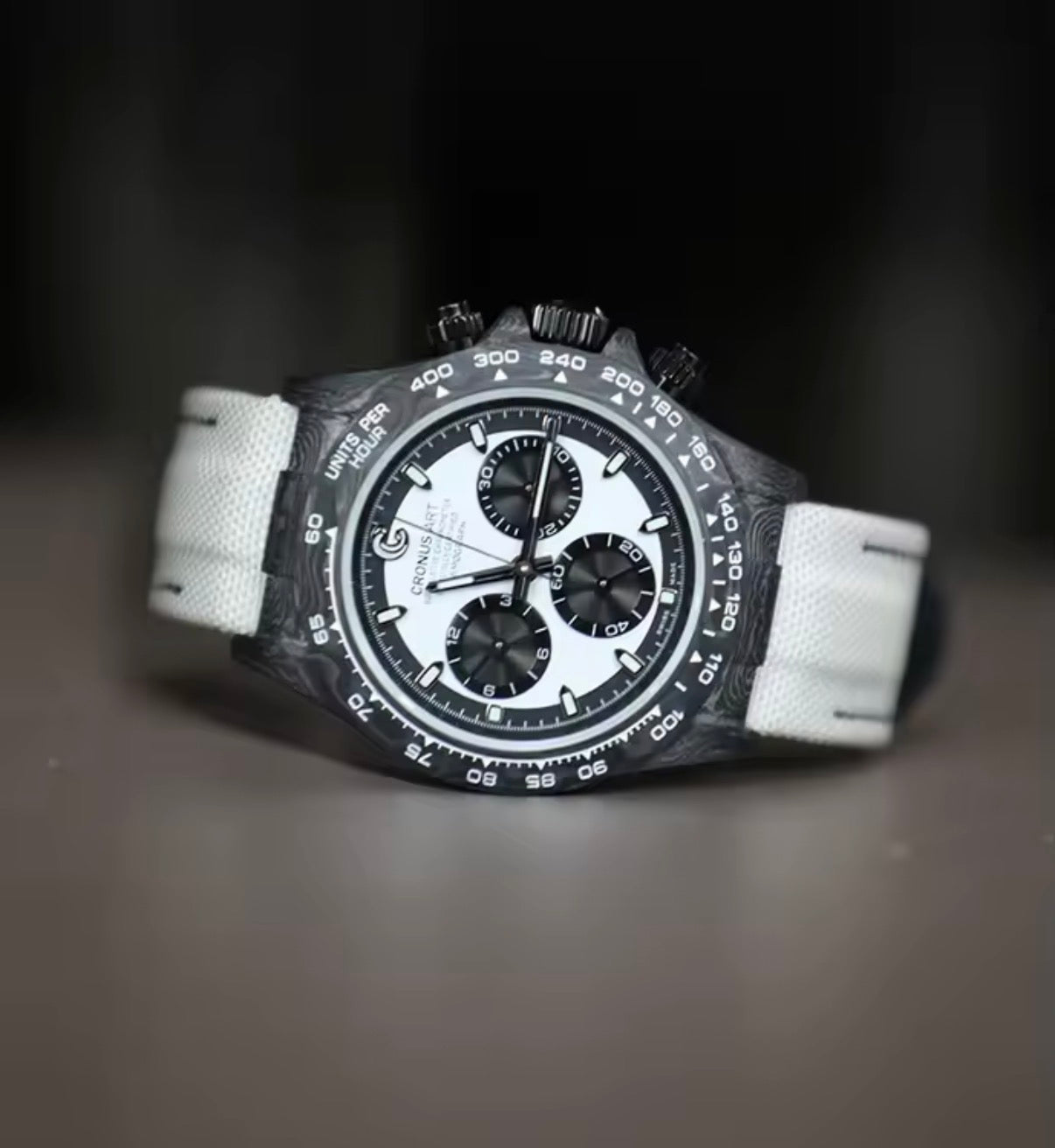 CRONUS ART CMO02-15D/16D
Carbon-Chrono auf High-Performance-Niveau