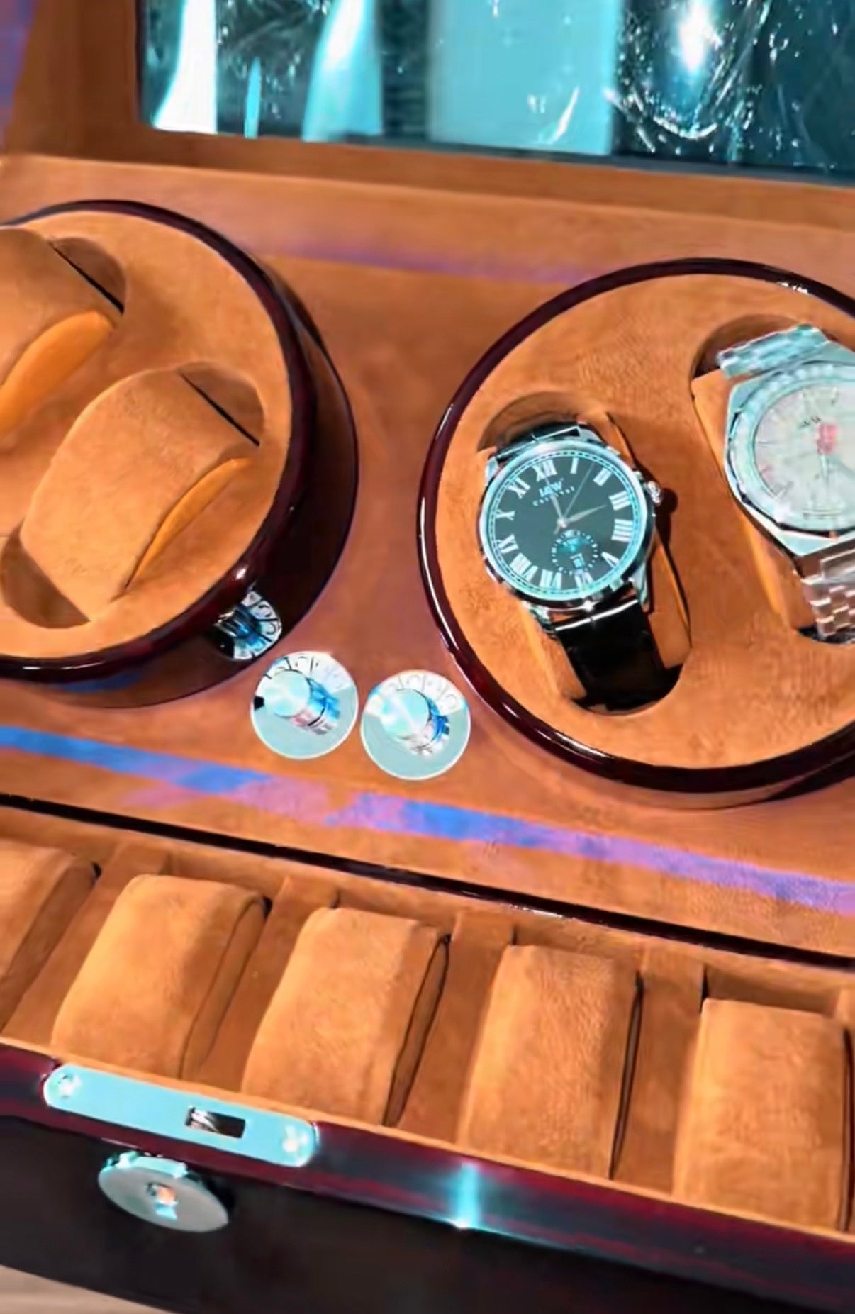 Eleganter Uhrenbeweger mit LED-Beleuchtung und Aufbewahrung