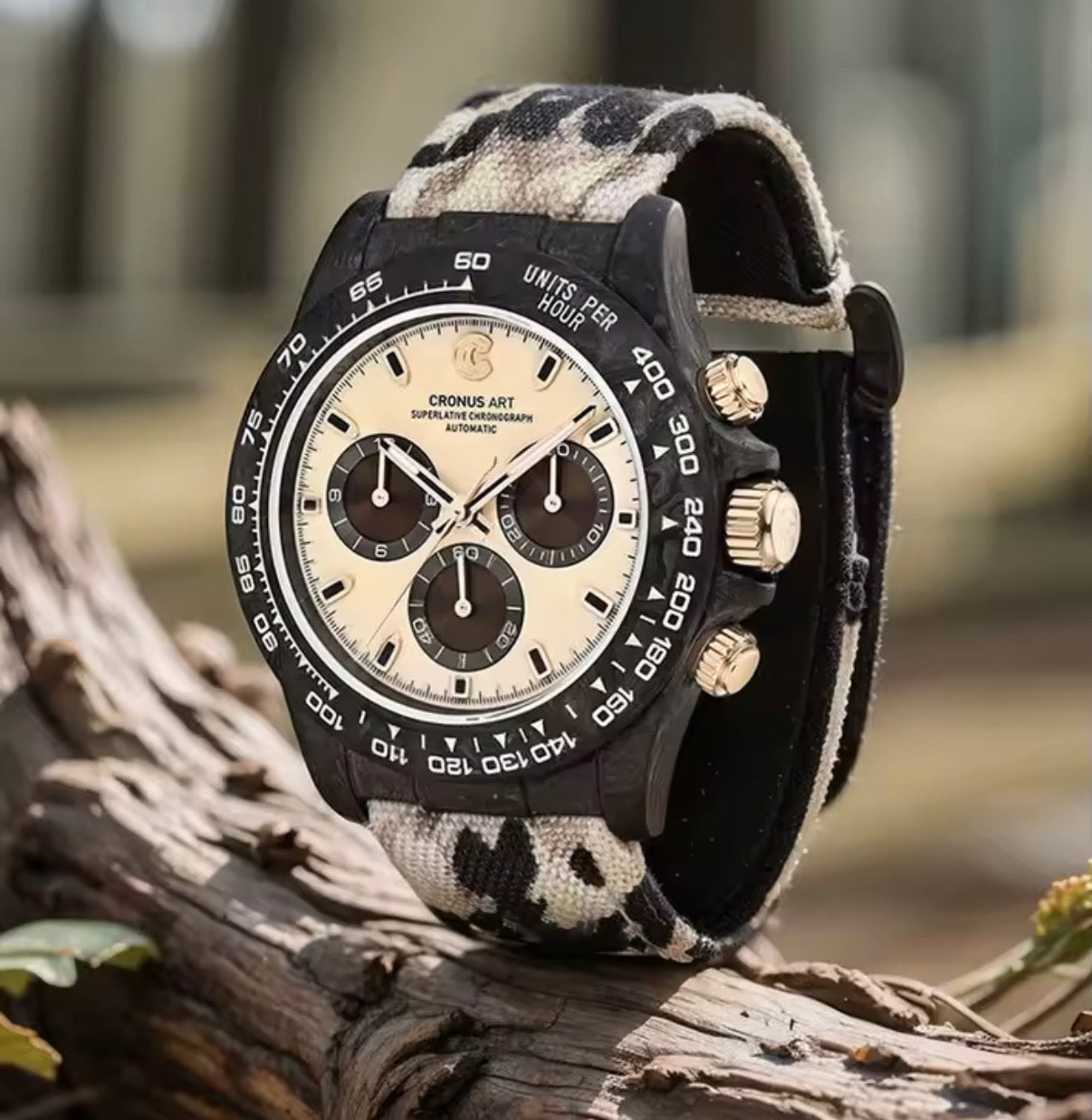 CRONUS ART Desert Chronograph – Carbon Power mit Safari-Eleganz