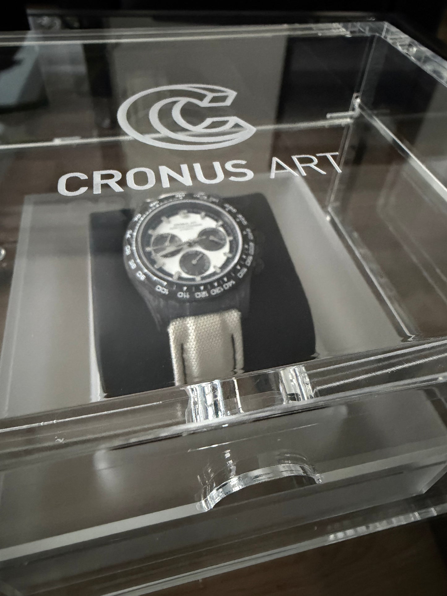 CRONUS ART CMO02-15D/16D
Carbon-Chrono auf High-Performance-Niveau